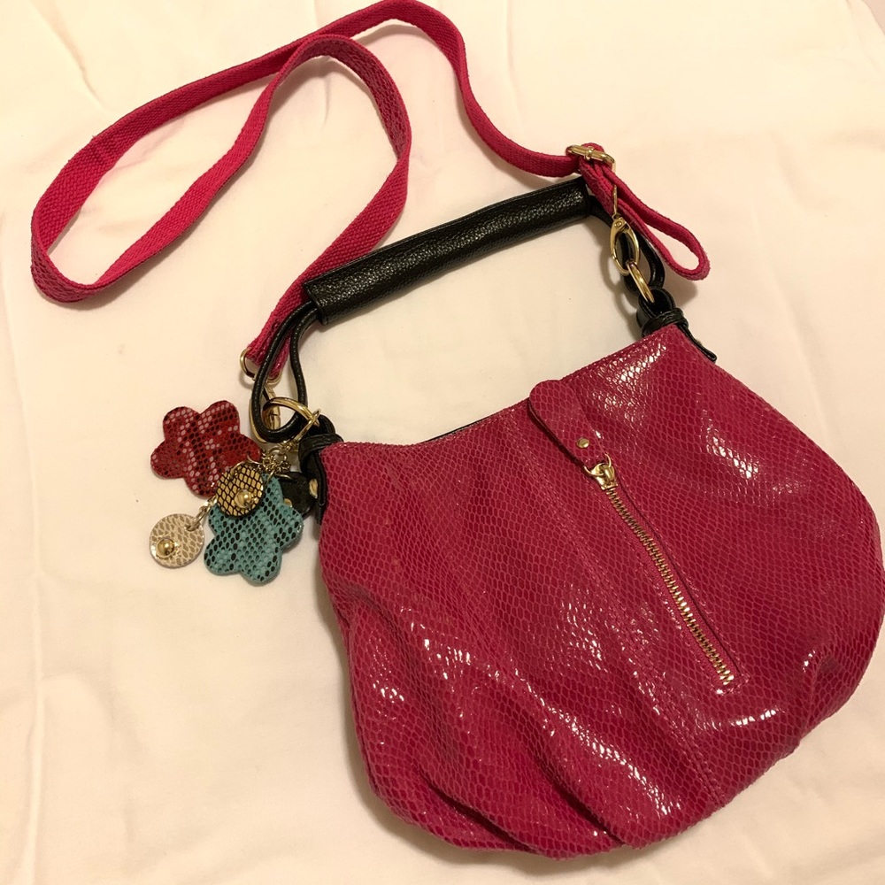 Women’s pink snakeskin pattern purse